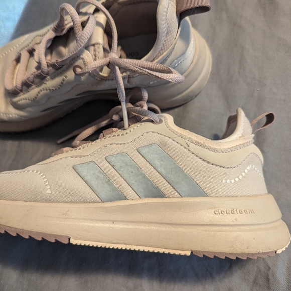 Addidas Cloudfoam Shoes - Picture 2 of 7